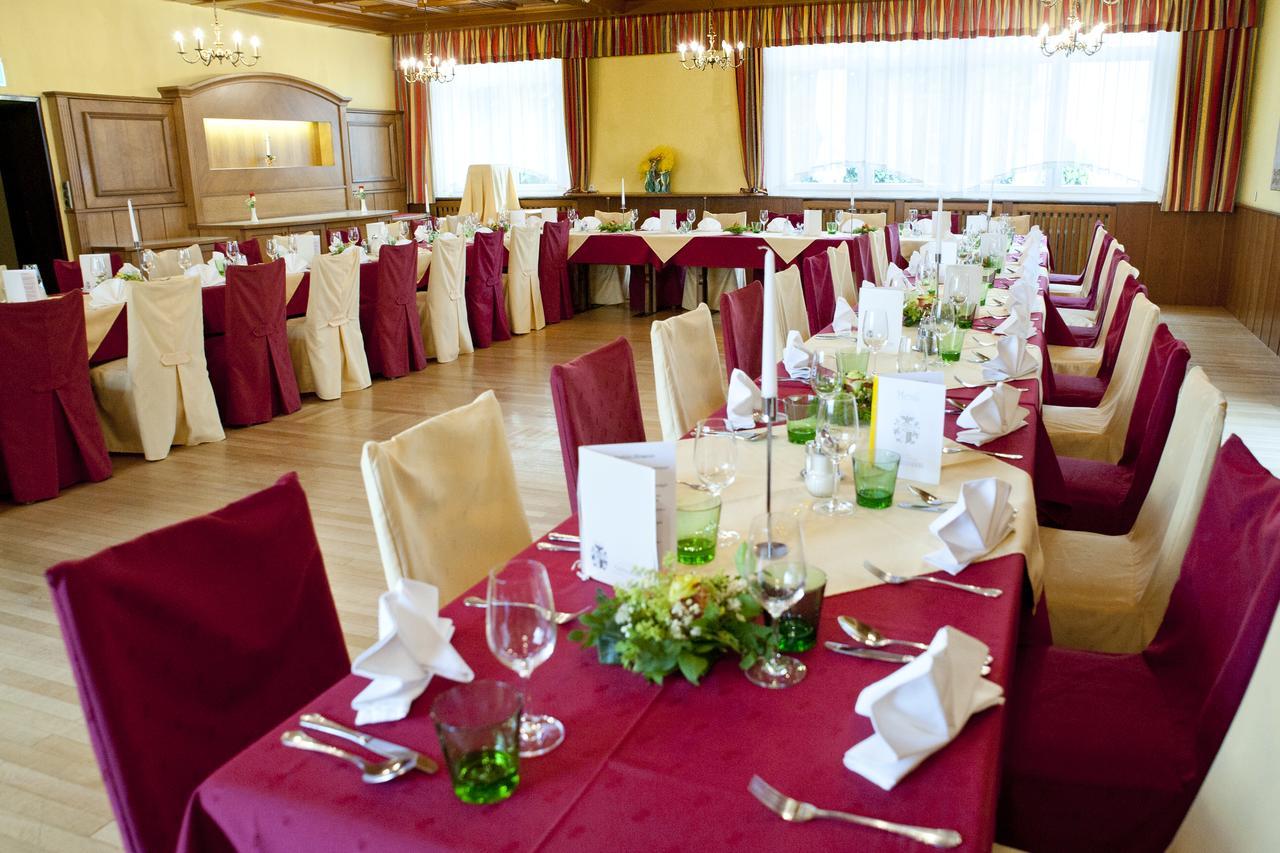 Hotel Restaurant Osterbauer Нойнкирхен Экстерьер фото